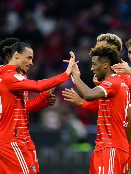 Jogadores do Bayern de Munique comemoram gol sobre o Borussia Dortmund no Alemão - Markus Gilliar - GES Sportfoto/Getty Images