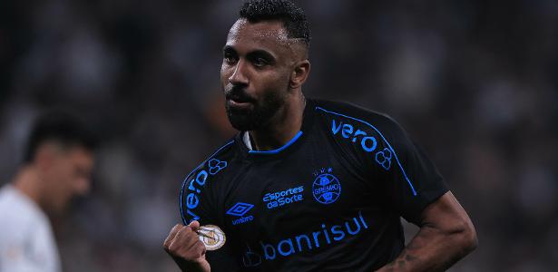 Grêmio encaminha venda de Galdino para time japonês por R$ 8,4 milhões.