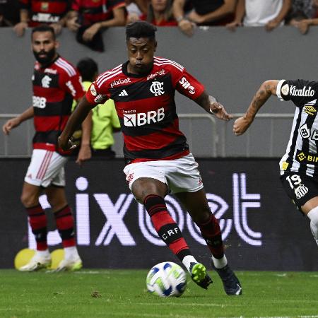 Bruno Henrique durante a derrota do Flamengo para o Santos