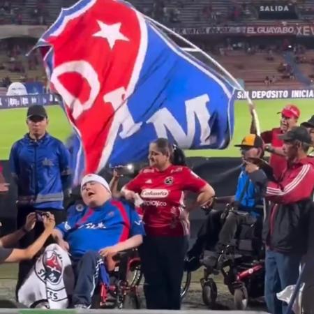 Torcedor do Independiente de Medellín assiste jogo antes de eutanásia