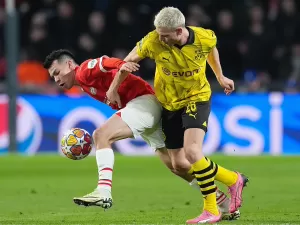 PSV sofre com ex, mas arranca empate com Dortmund nas oitavas da Champions