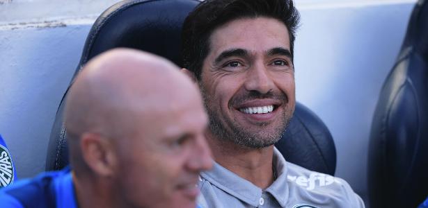 Abel faz analogia entre rivais e leões e brinca sobre contratações no Palmeiras.