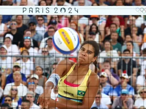 Invictas, brasileiras batem italianas no vôlei de praia e vão às oitavas