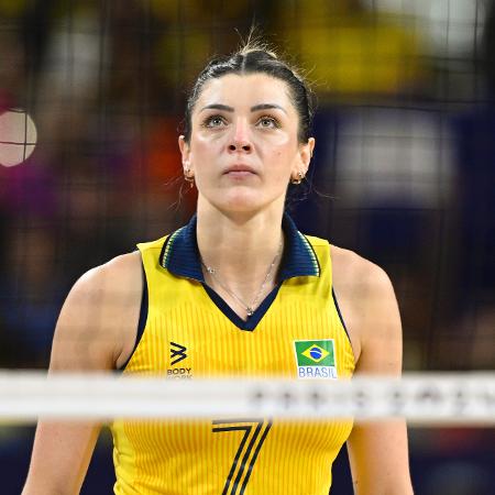 Rosamaria durante jogo do Brasil no vôlei feminino das Olimpíadas de Paris