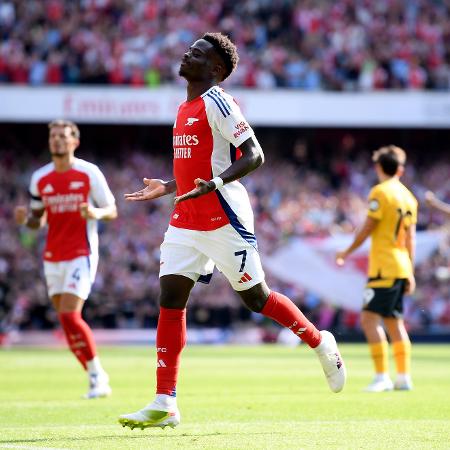 Bukayo Saka comemora gol do Arsenal contra o Wolverhampton, pela Premier League 2024/25