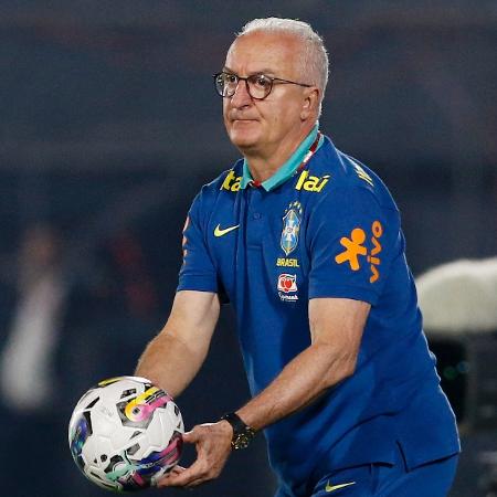 Dorival Júnior, técnico do Brasil, durante jogo contra o Paraguai pelas Eliminatórias