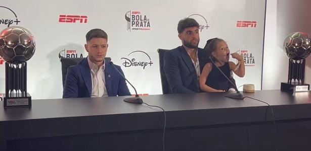 Jovem Filha de Yuri Alberto Surpreende em Coletiva ao Lado de Garro
