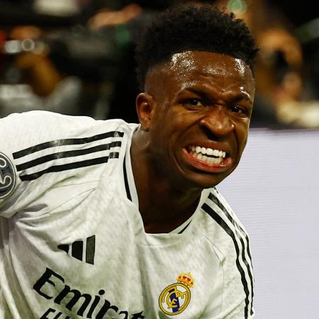 Vinícius Júnior se lamenta durante jogo entre Real Madrid e Arsenal na Champions Vinícius Júnior se lamenta durante jogo entre Real Madrid e Arsenal na Champions