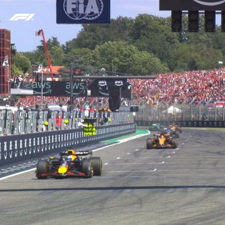 Max Verstappen na liderança no GP de Imola da F1 Max Verstappen na liderança no GP de Imola da F1