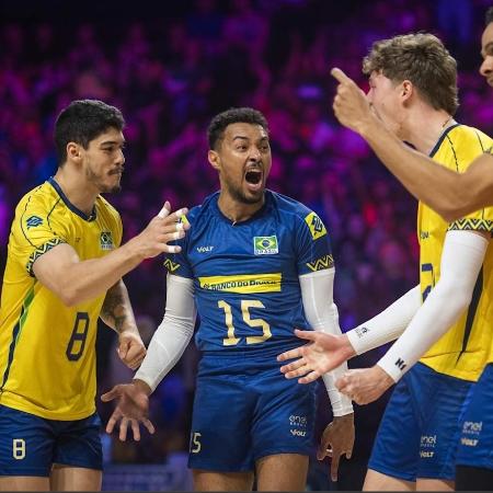 Brasileiros celebram ponto contra a Itália em duelo na Liga das Nações