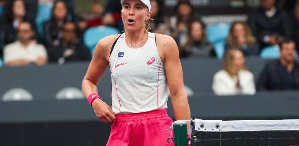 Bia Haddad explica mal-estar durante jogo: 'Me assustei, tive um momento ruim'