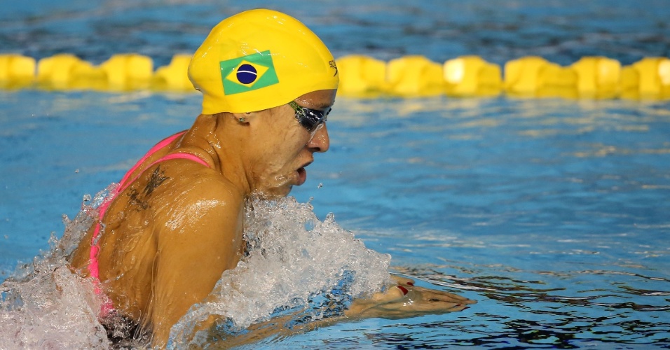Joanna Maranhao na água durante a bateria eliminatória dos 200m medley