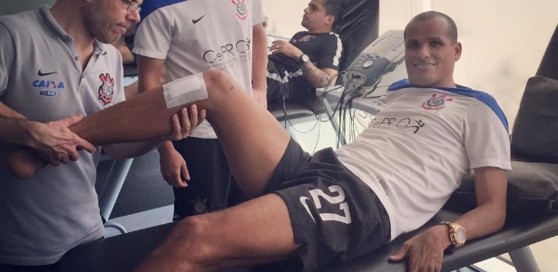 Rivaldo se recupera de cirurgia no joelho. Ele defendeu o Corinthians no início dos anos 90 - Reprodução