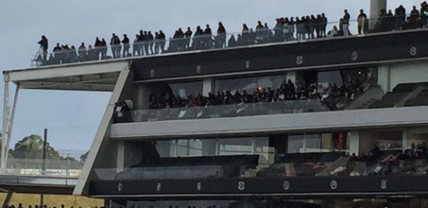 Camarote de dois andares da Arena Corinthians foi aberto para torcedores - Reprodução