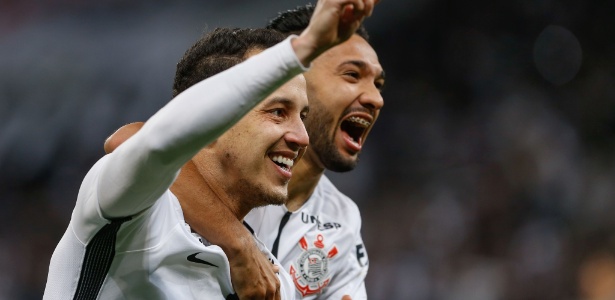 Corinthians tem oito de vantagem sobre o Grêmio, mesmo com um jogo a menos - Marcello Zambrana/AGIF