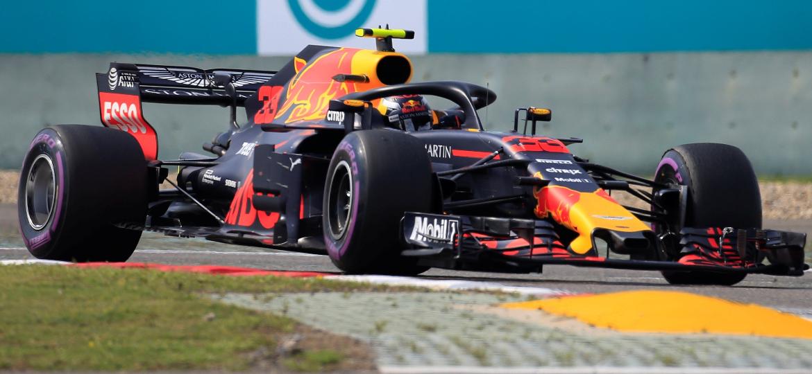 Max Verstappen arruinou a corrida de Sebastian Vettel e admitiu o erro após o Grande Prêmio da China - Aly Song/Reuters
