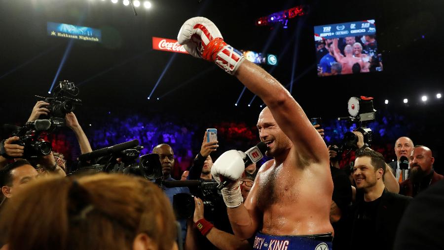 Tyson Fury celebra vitória sobre Tom Schwarz - Mike Segar/Reuters
