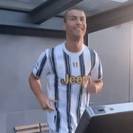 Cristiano Ronaldo corre na esteira com camisa da Juventus - Reprodução/Instagram