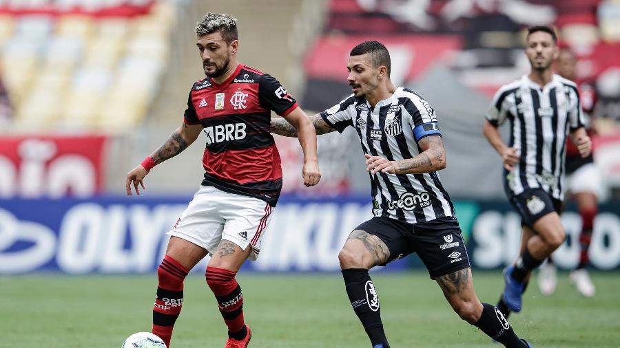 Lance do duelo entre Flamengo e Santos, pelo Brasileirão, no Maracanã - André Mourão/FOTO FC/UOL