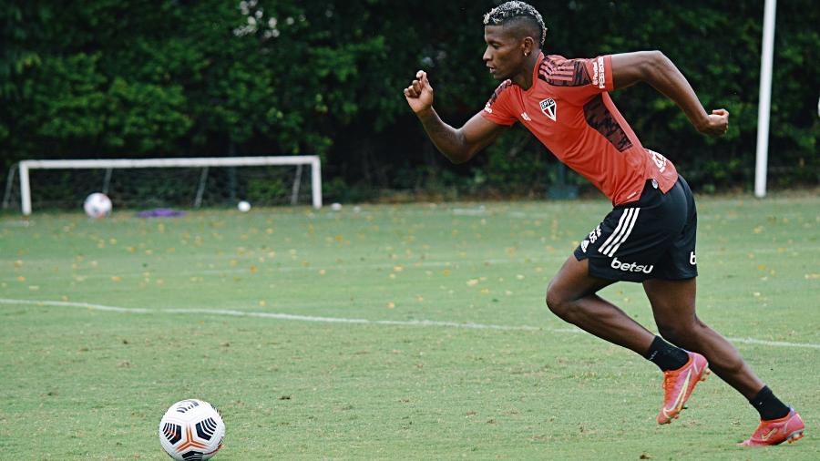 Orejuela em atividade no CT da Barra Funda - Fellipe Lucena / saopaulofc