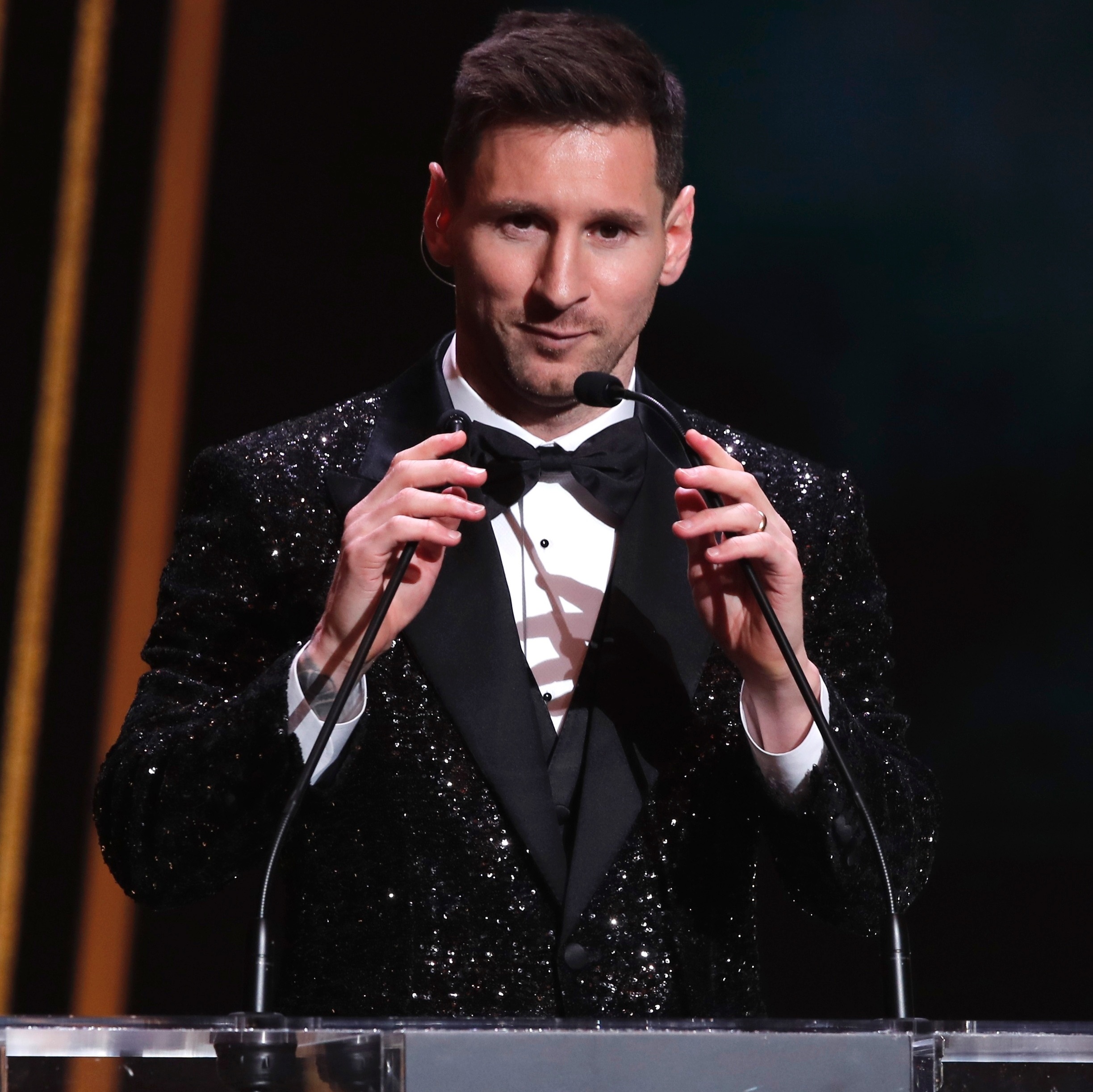 Bola de Ouro 2023: Messi leva o prêmio de melhor jogador do mundo pela  oitava vez - Netflu - Futebol Internacional