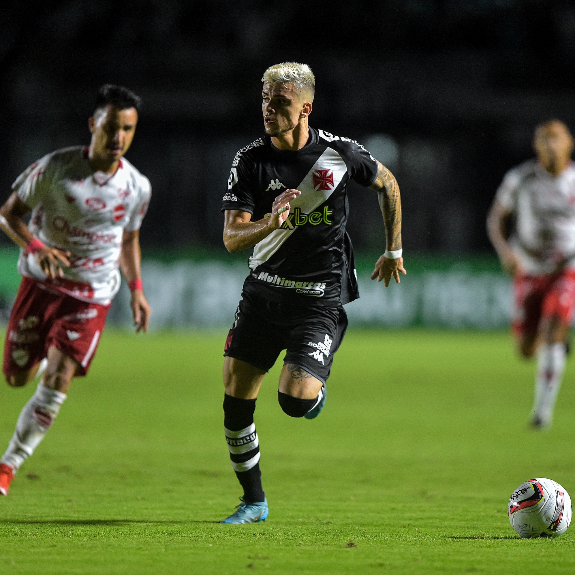 Vila Nova bate Vasco por 1 a 0 e volta a vencer após 13 jogos