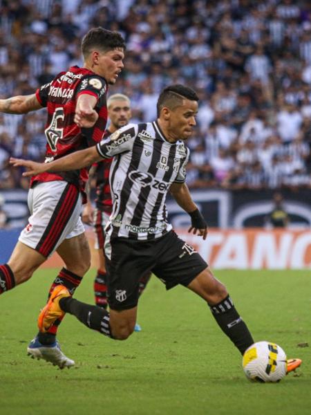 Ceará contra o Flamengo no Castelão, que tem o gramado ruim na temporada - Lucas Emanuel/AGIF