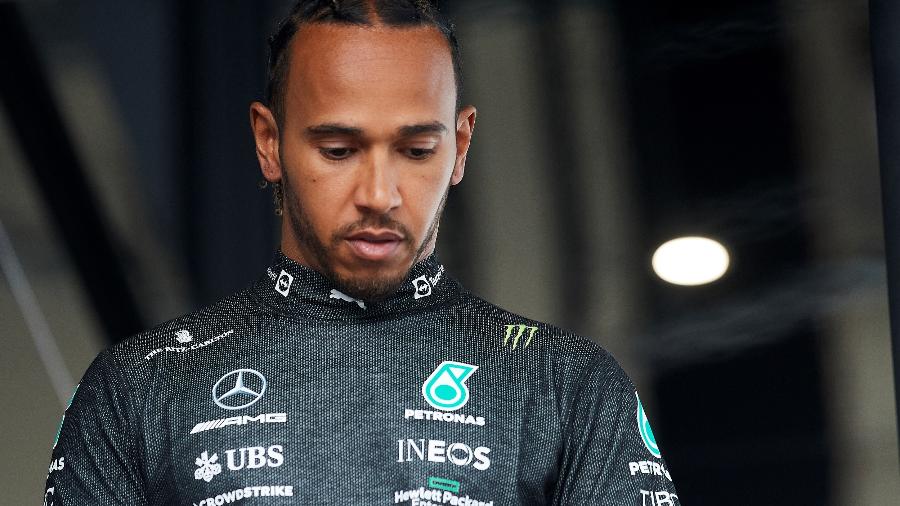Hamilton é fotografado sem piercing durante os treinos livres do GP da Grã-Bretanha - Jose Breton/Pics Action/NurPhoto via Getty Images