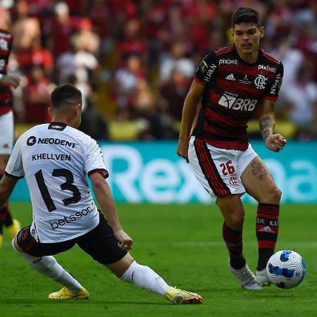 Ayrton Lucas foi um dos principais destaques do Fla na final da Libertadores: russos querem 9 milhões de euros - Marcelo Cortes / Flamengo