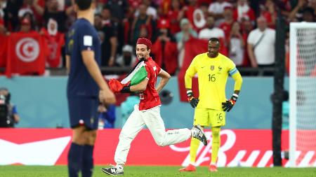 Torcedores da Tunísia vaiam hino da França em jogo da Copa do Mundo - ISTOÉ  DINHEIRO