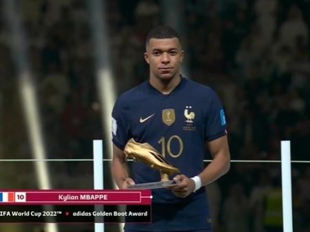 Pin de John Michael em kylian Mbappe  Figurinhas da copa, Jogadores de  futebol, Copa do mundo