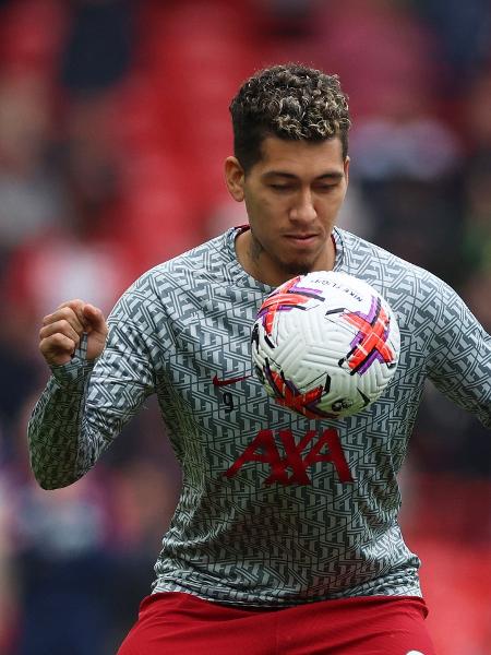 Roberto Firmino no aquecimento de partida do Liverpool pelo Campeonato Inglês. - PHIL NOBLE/REUTERS