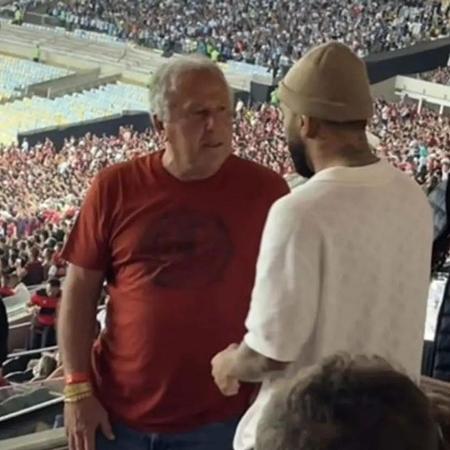 Zico e Gabigol durante a partida entre Flamengo e Racing no Maracanã - Reprodução/Instagram