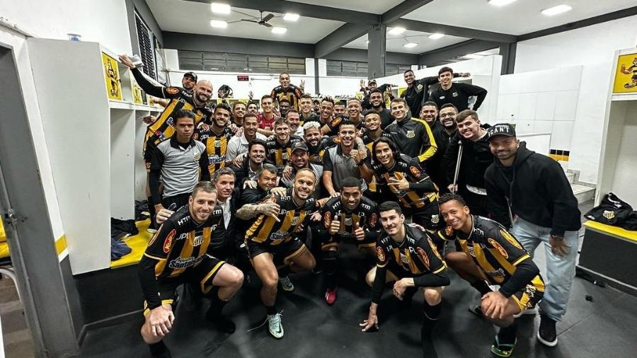 Equipe do Novorizontino comemora vitória pela Série B - Divulgação/Novorizontino