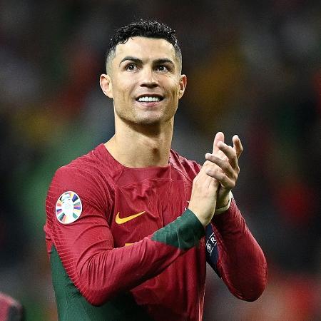 Cristiano Ronaldo celebra vitória de Portugal sobre a Eslováquia nas Eliminatórias da Euro