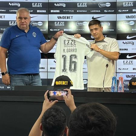 Garro, do Corinthians, é apresentado