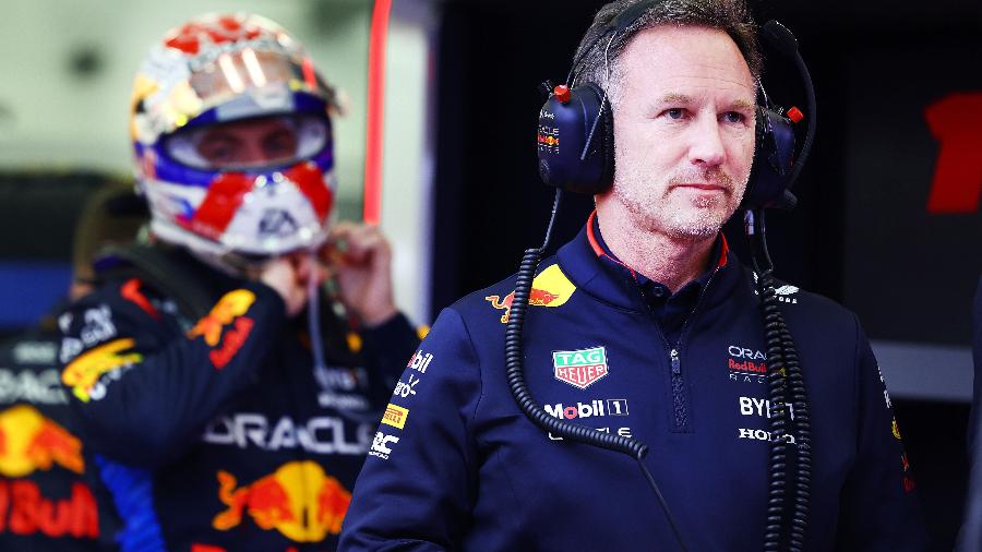 Christian Horner, chefe da Red Bull, com Max Verstappen ao fundo