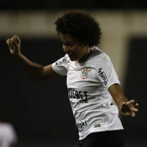 Fãs do São Paulo dão cueca adaptada a Lucas e topam loucuras para seguir  o jogador na França - 10/11/2012 - UOL Esporte