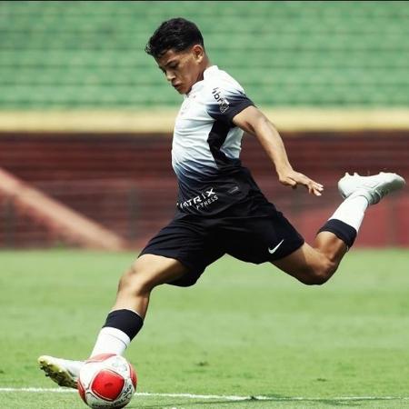 Luiz Fernando, atacante do Corinthians, durante jogo pela equipe sub-17 contra o Palmeiras