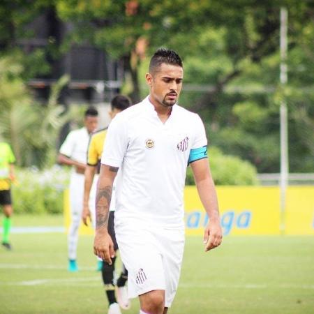 Léo Souza jogou na base do Santos antes de ir ao futebol do Japão Léo Souza jogou na base do Santos antes de ir ao futebol do Japão