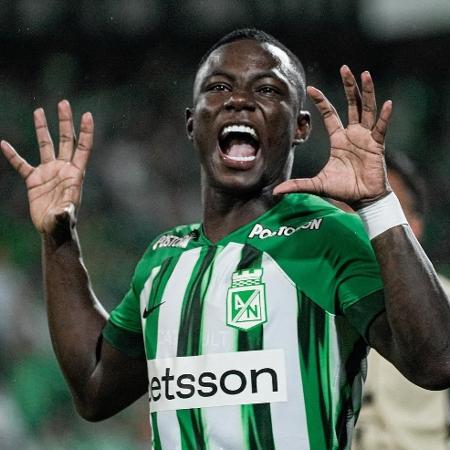 Hinestroza, de 22 anos, vem se destacando com a camisa do Atlético Nacional - Reprodução/Instagram maarii_angulo
