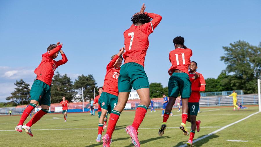 Cristiano Ronaldo Jr. homenageia o pai ao comemorar gol pela seleção sub-15 de Portugal Cristiano Ronaldo Jr. homenageia o pai ao comemorar gol pela seleção sub-15 de Portugal