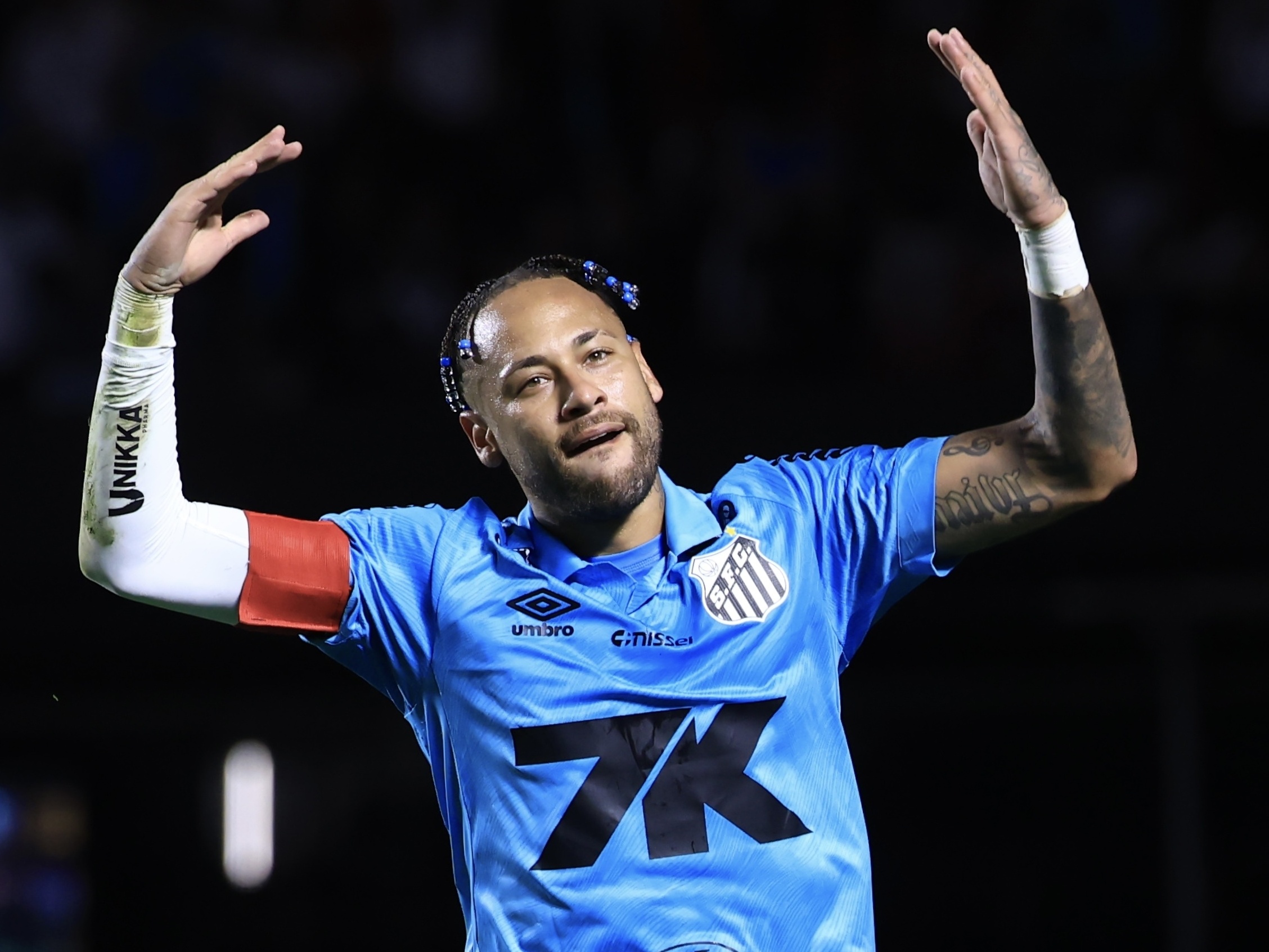 テレビ Neymar Neymar Jr. é flagrado com TV Box, aparelho proibido pela Anatel