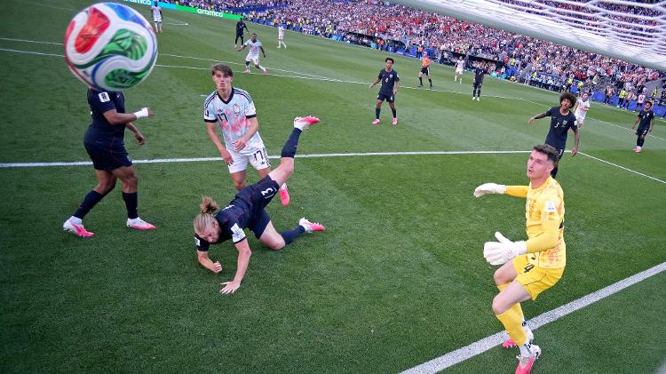 de-ketelaere-marca-gol-pela-belgica-contra-os-eua-na-copa-do-mundo-1783385840301_v2_750x421 Bélgica destrói EUA na Copa e elimina último anfitrião; polêmica com Balogun marca partida