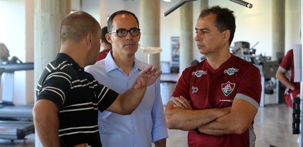 Fernando Veiga (de camisa grená) relatou momento complicado do Fluminense - Nelson Perez/Fluminense