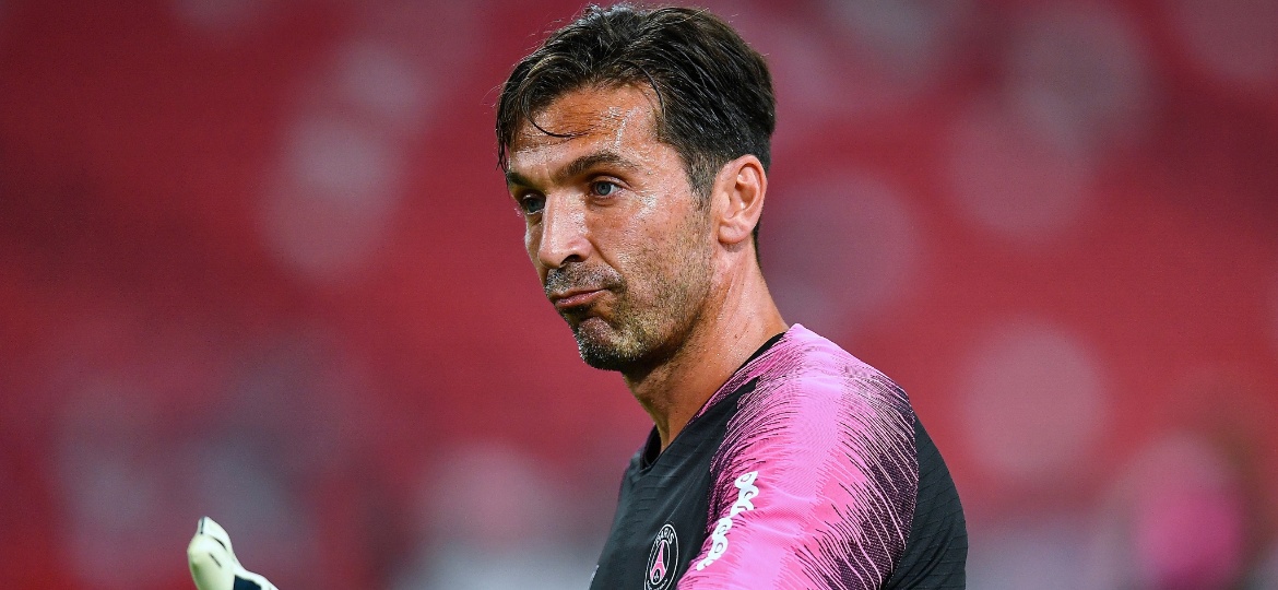 Gianluigi Buffon atuando pelo PSG - Thananuwat Srirasant/Getty Images