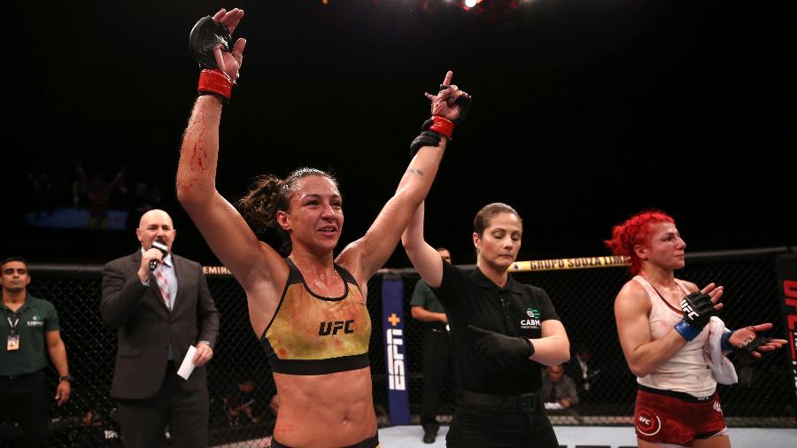 Amanda Ribas comemora vitória sobre Randa Markos, no UFC Brasília - Buda Mendes/Zuffa LLC