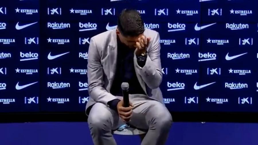 Uruguaio chorou em evento de despedida do Barcelona; ele ficou 6 anos no clube e foi dispensado - Reprodução/YouTube