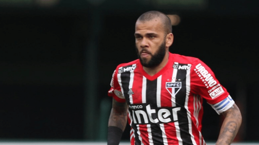 Daniel Alves, meio-campista do São Paulo, retoma a condição de titular contra o Flamengo, na noite de hoje - Rubens Chiri / saopaulofc.net