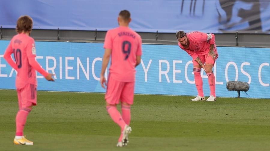 Zagueiro sentiu dores no joelho esquerdo em partida do Real Madrid contra o Cadiz - Gonzalo Arroyo Moreno/Getty Images